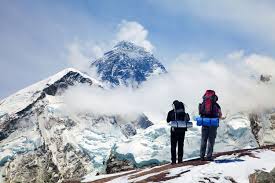 Gunung Everest: Menelusuri Puncak Tertinggi Dunia dan Misteri di Baliknya